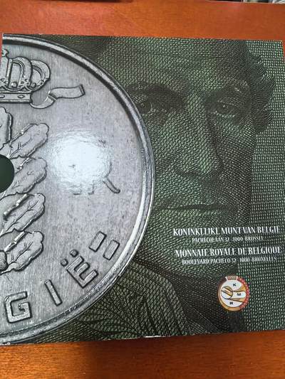 长老汇蛇年精选第三十六场拍卖 2001比利时10枚套币+1枚圆形铜章，卡装，克书40美金