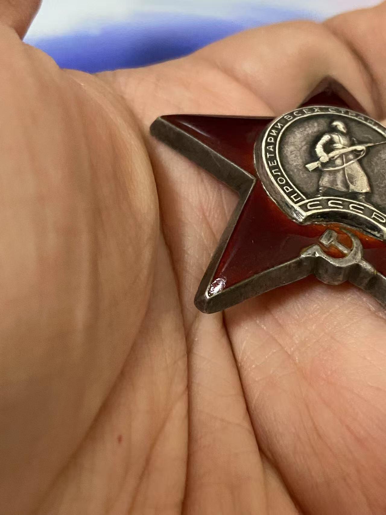 苏联勋章奖章3月28日晚上九点结束在麦稀奇 找不到的加我qq或者微信都是184277308备注苏章拍卖。最好加微信群每次都会通知还有提前可以一口价的 最近会持续拍卖一些东西。