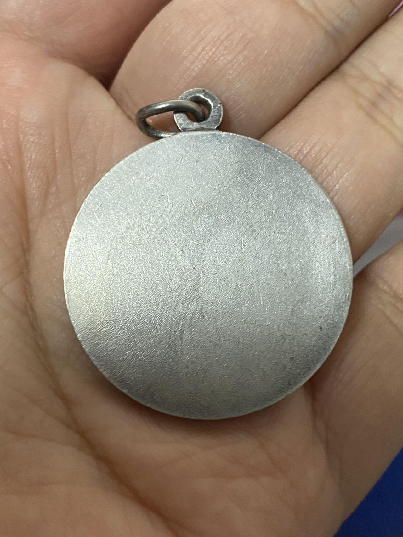 苏联勋章奖章3月28日晚上九点结束在麦稀奇 找不到的加我qq或者微信都是184277308备注苏章拍卖。最好加微信群每次都会通知还有提前可以一口价的 最近会持续拍卖一些东西。