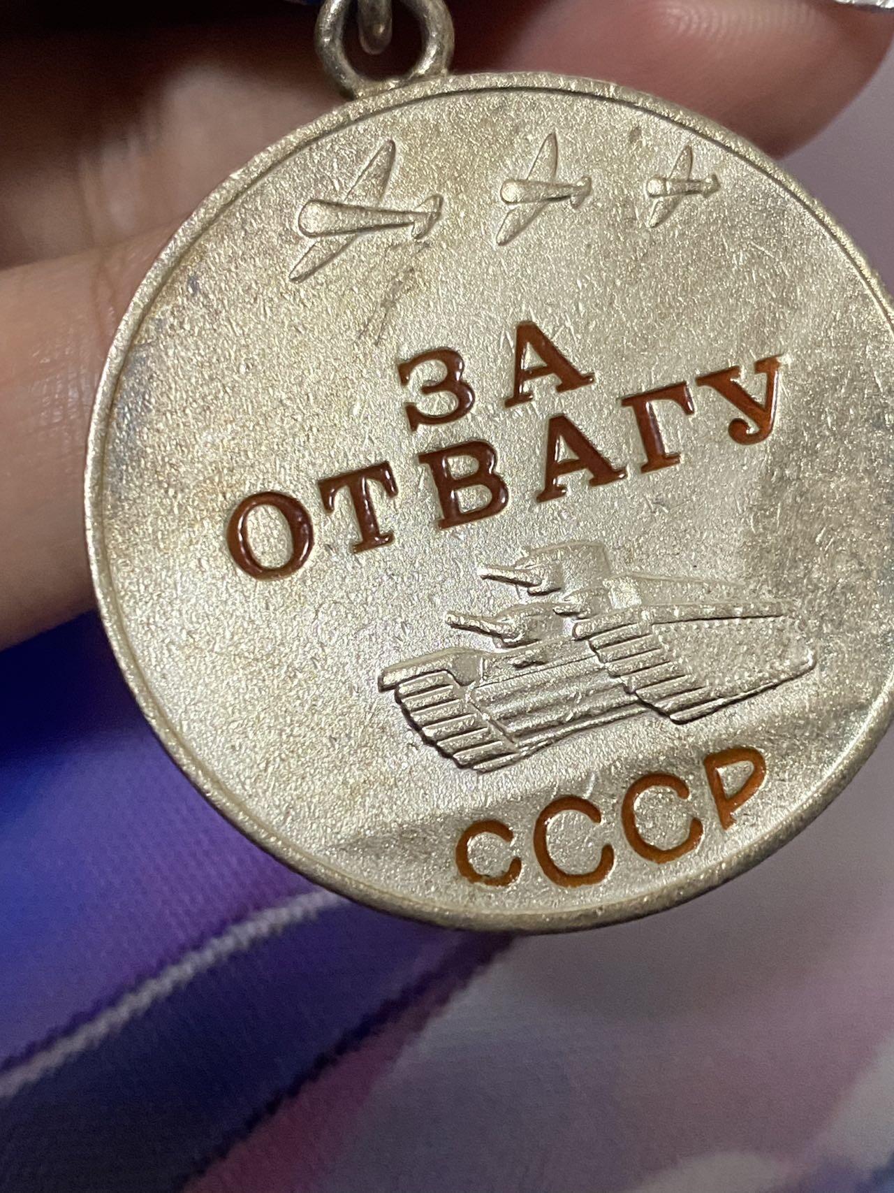 苏联勋章奖章八月十九日晚上九点结束在麦稀奇 找不到的加我qq或者微信都是184277308备注苏章拍卖。最好加微信群每次都会通知还有提前可以一口价的 最近会持续拍卖一些东西。