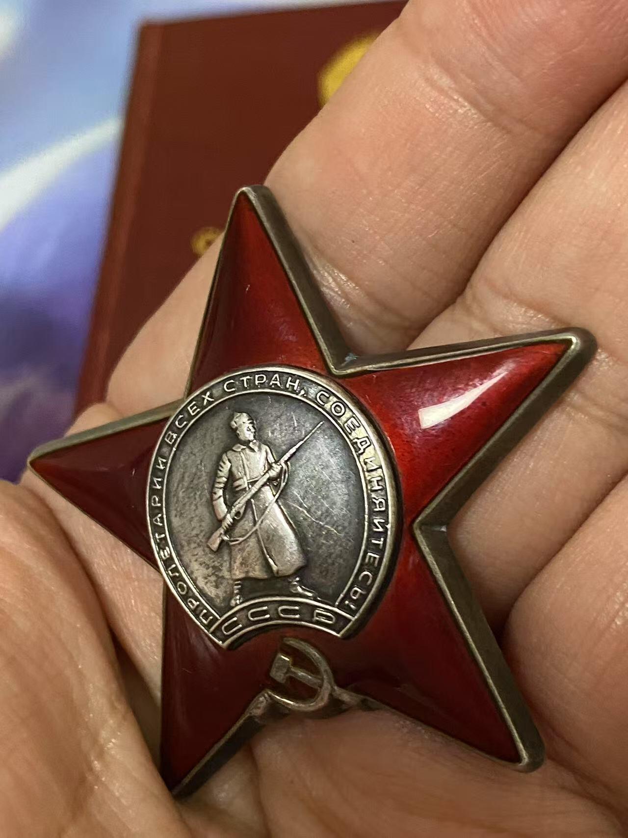 苏联勋章奖章3月28日晚上九点结束在麦稀奇 找不到的加我qq或者微信都是184277308备注苏章拍卖。最好加微信群每次都会通知还有提前可以一口价的 最近会持续拍卖一些东西。