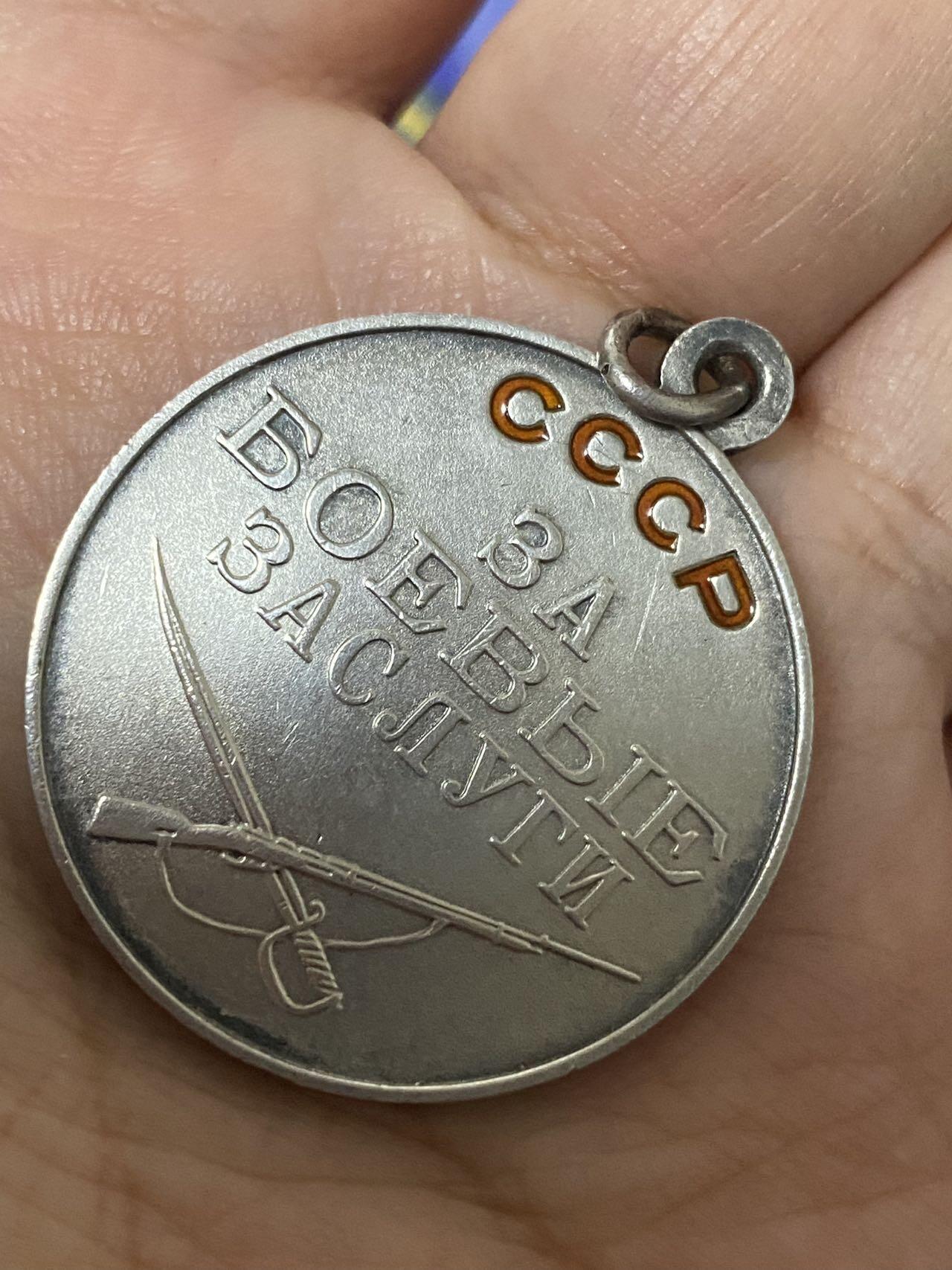 苏联勋章奖章3月28日晚上九点结束在麦稀奇 找不到的加我qq或者微信都是184277308备注苏章拍卖。最好加微信群每次都会通知还有提前可以一口价的 最近会持续拍卖一些东西。