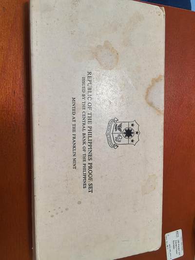 长老汇蛇年精选第三十六场拍卖 1975菲律宾8枚精制币套币，盒证全，含高银50比索银币和低银25比索银币各1枚