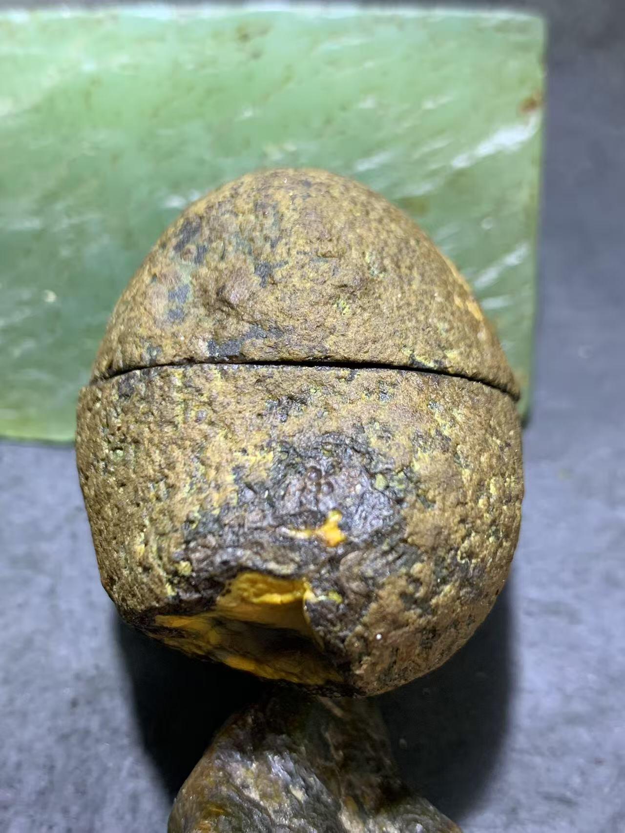 精美亚光原皮招财晶洞战国红玛瑙对切原石摆件一对