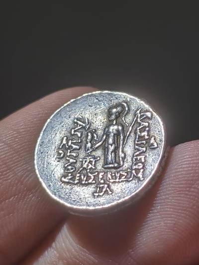 重器！极美品古希腊卡帕多西亚王国阿里阿拉特五世一德银币，公元前163-前130年，重约4.3g这种品相的极为难得，基本上镜面的底板