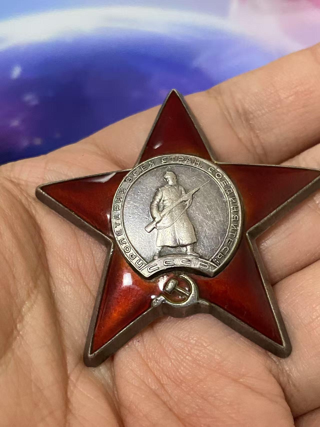 苏联勋章奖章八月十九日晚上九点结束在麦稀奇 找不到的加我qq或者微信都是184277308备注苏章拍卖。最好加微信群每次都会通知还有提前可以一口价的 最近会持续拍卖一些东西。 已经一口价 不要再出价了