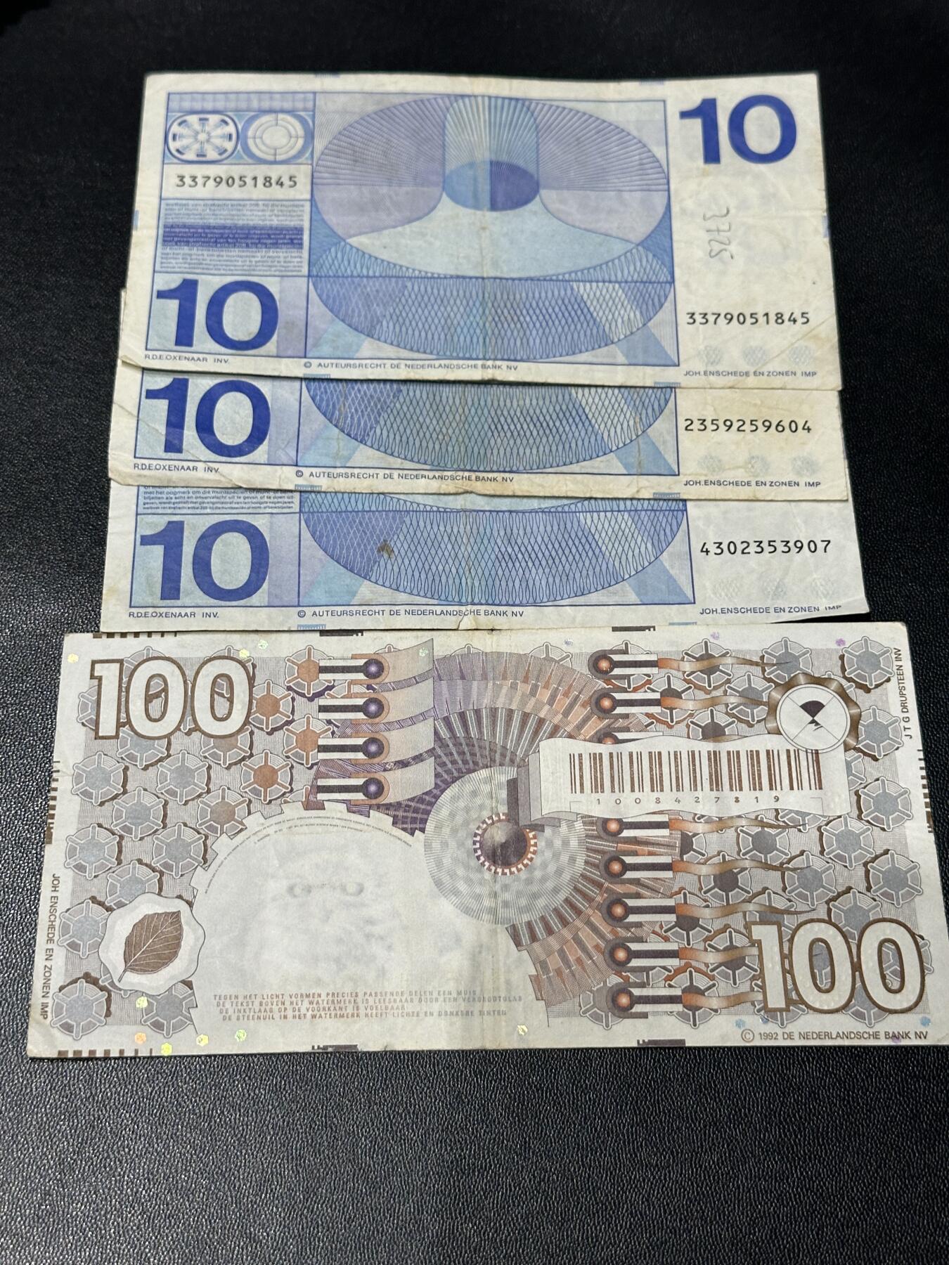 《外钞收藏家》第五百五十六期（本期有精品评级币、裸币、银币等）（本平台长期征集拍品、欢迎藏友们联系合作）