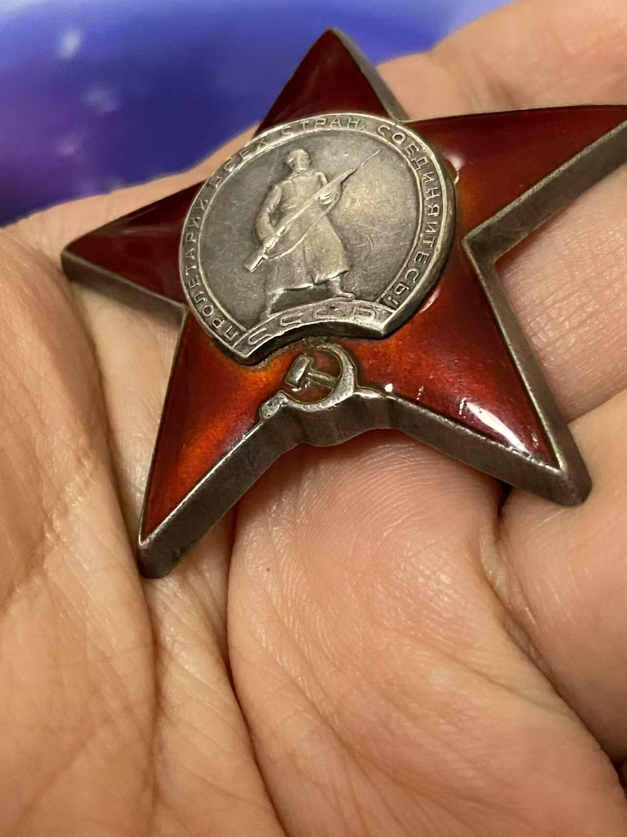 苏联勋章奖章3月28日晚上九点结束在麦稀奇 找不到的加我qq或者微信都是184277308备注苏章拍卖。最好加微信群每次都会通知还有提前可以一口价的 最近会持续拍卖一些东西。