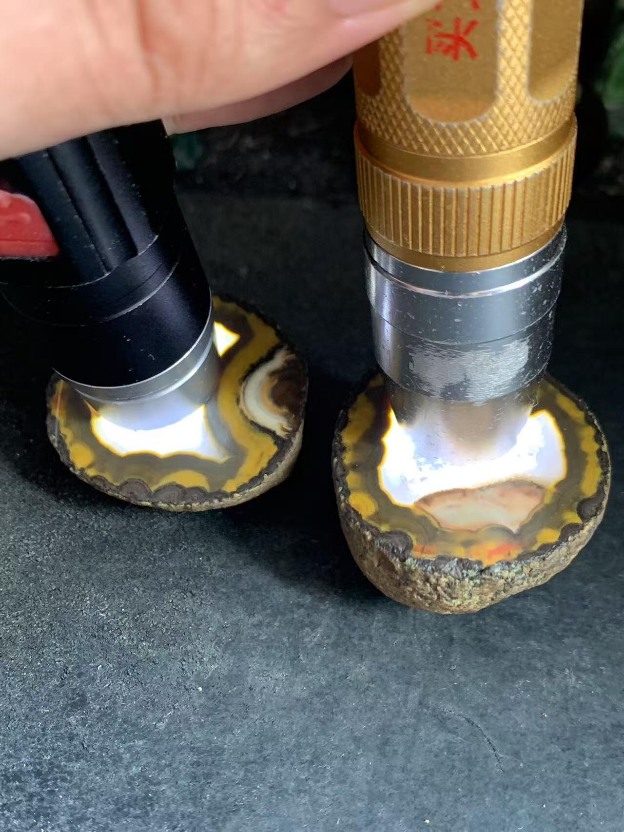 精美亚光原皮招财晶洞战国红玛瑙对切原石摆件一对