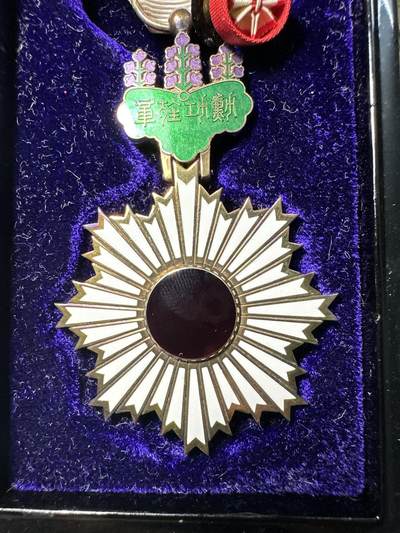 章，世界钱币 库存品相，四等旭日小绶章，原盒带略