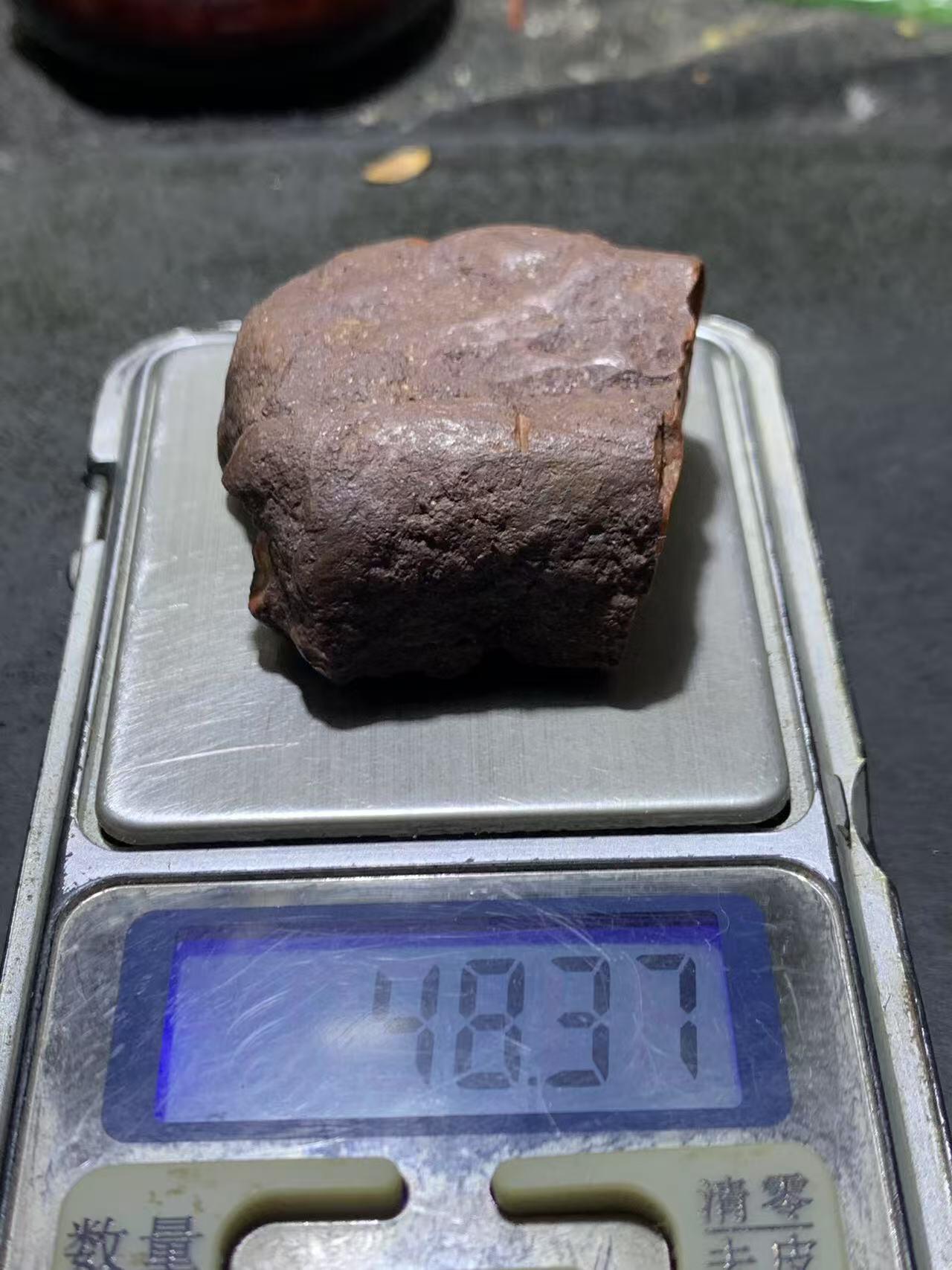 精美铁皮柿子红开窗料千层纹南红玛瑙原石一颗