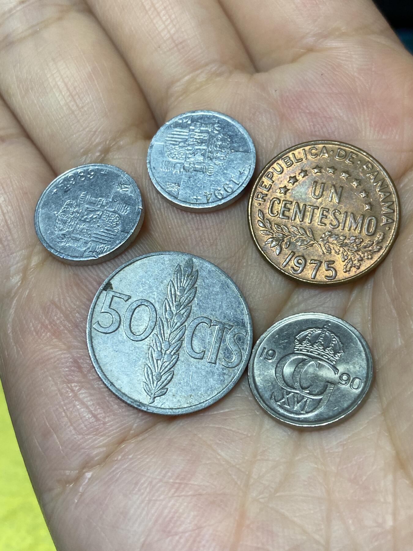 2025年第七十九场(总第一百零五场）外国好品散币(免佣金) 5枚：西班牙🇪🇸1994年1比塞塔，1966年50分，巴拿马🇵🇦1975年1分，瑞典🇸🇪1990年10欧尔