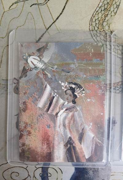 奇趣收藏卡牌拍卖第20场（持续增加中） 山河潮玩  嘉宁 殷温娇，延渔 孔雀明王，雪舟 甄嬛  粗闪 各1张 全新覆膜卡夹卡膜保护