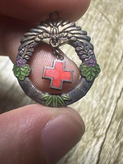 章，世界钱币 赤十字章，这个规格应该很高，带桐叶标