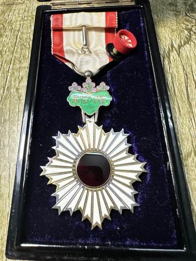 章，世界钱币 库存品相，五等旭日章，原盒带略