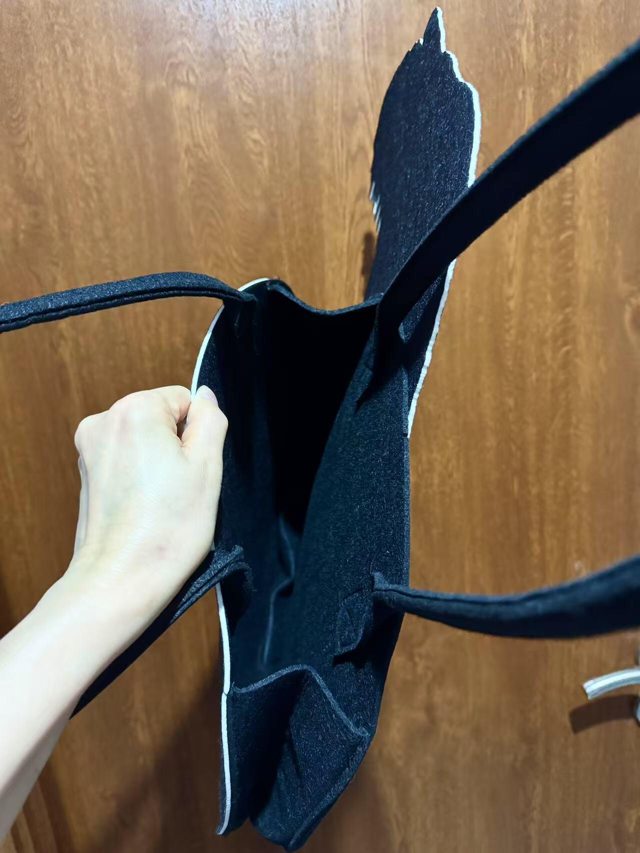 零元拍：斯嘉丽·约翰逊、乔纳森·贝利、鲁伯特·弗兰德及导演加雷斯·爱德华斯四人签名《侏罗纪世界：重生》官方霸王龙探险包！