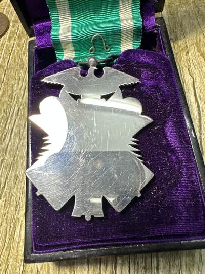 章，世界钱币 日本七等金鵄章，原盒带略，银制，白字盒，盒子轻微松动