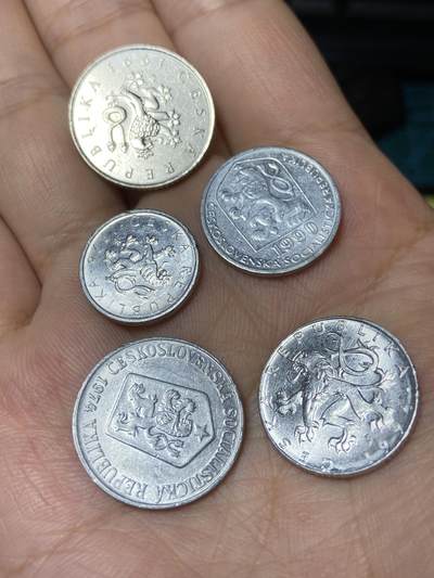 2025年第七十九场(总第一百零五场）外国好品散币(免佣金) 捷克🇨🇿5枚：1993年1克朗，1996年10赫勒，1994年50赫勒，捷克斯洛伐克1990年10赫勒，1974年5赫勒
