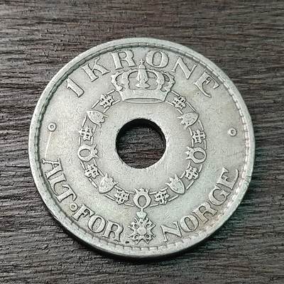 【铜匠收藏】★第126场★散币场，无佣金，30包邮。不满30元，支付5元运费。《接受代拍 代送NGC评级》 - 1949年 挪威 1克朗 圆孔
