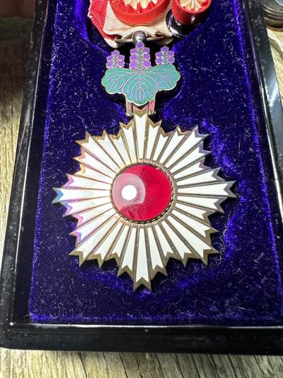 章，世界钱币 库存品相，四等旭日小绶章，原盒带略