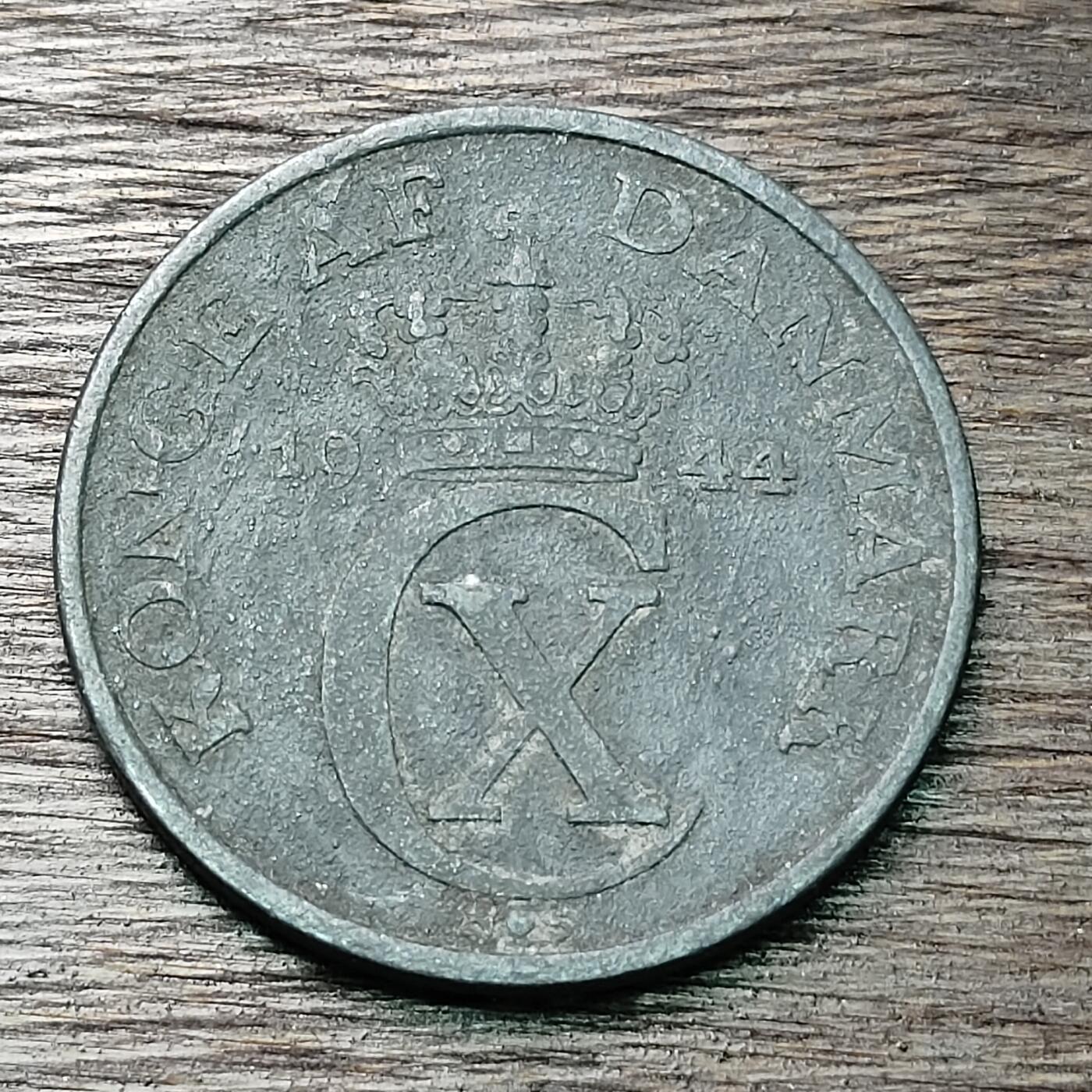 【铜匠收藏】★第126场★散币场，无佣金，30包邮。不满30元，支付5元运费。《接受代拍 代送NGC评级》 德占丹麦 1944年 5欧尔 铝币