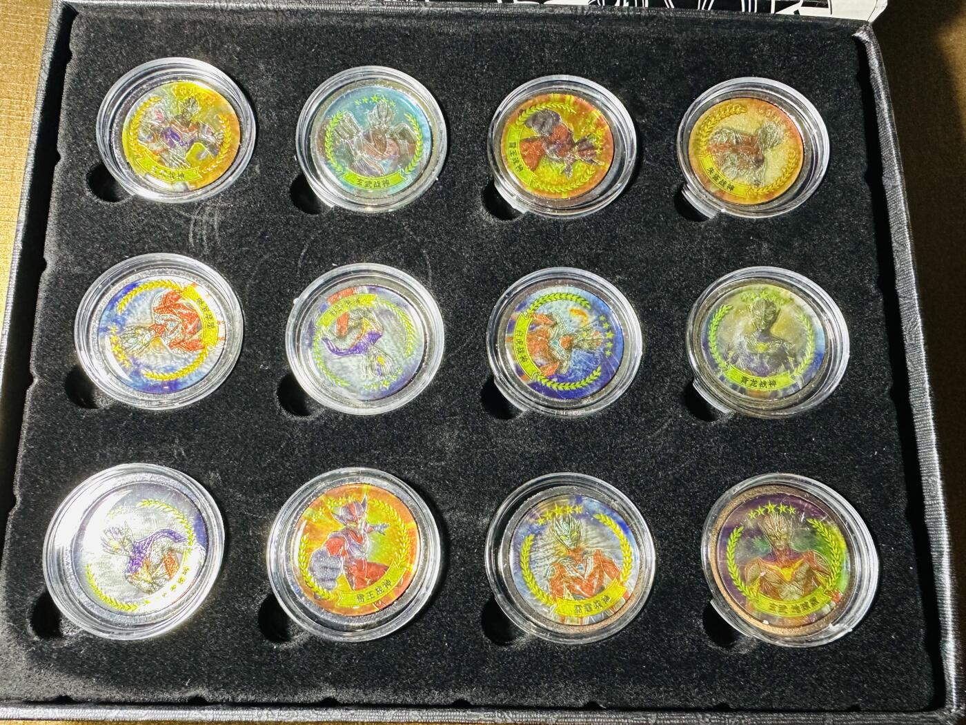 CSIS-GREAT评级精品钱币拍卖第三百一十一期 《中华超人》十周年白金版锌合金纪念章12枚全套 直径35毫米 带原盒 发行即无证书