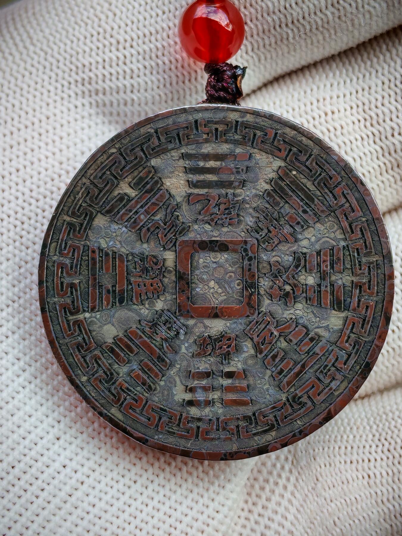 精品画面石金属网彩球粒山鬼花钱挂牌(28054)尺寸41*7.5mm重量37g