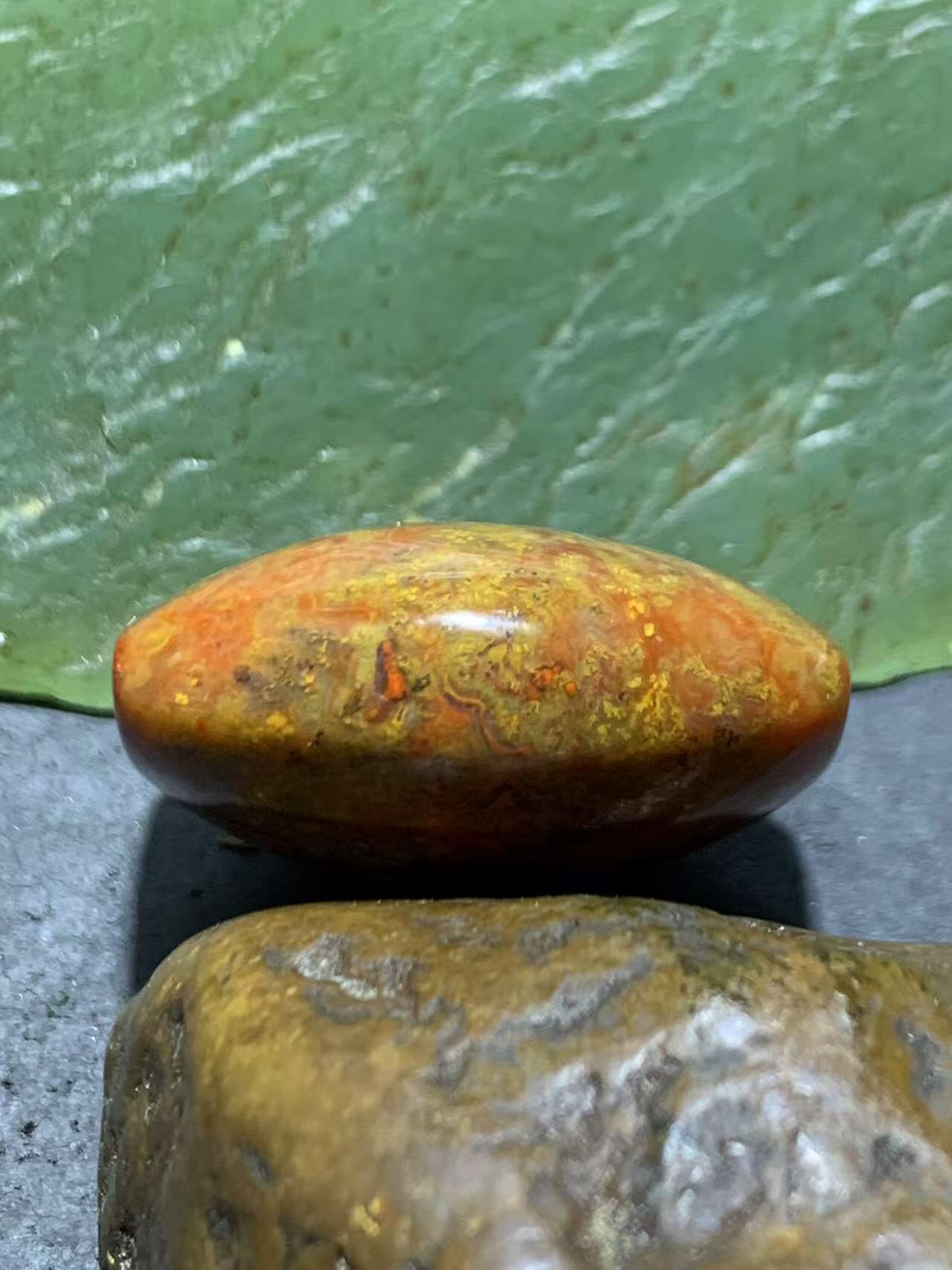 精美草花纹飘紫罗兰战国红玛瑙随形勒子一颗