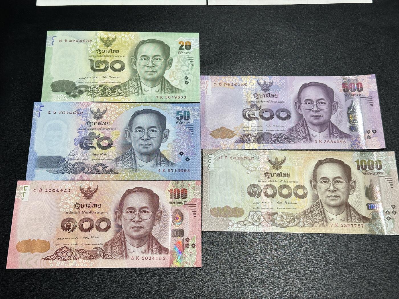 《外钞收藏家》第五百五十六期（本期有精品评级币、裸币、银币等）（本平台长期征集拍品、欢迎藏友们联系合作）