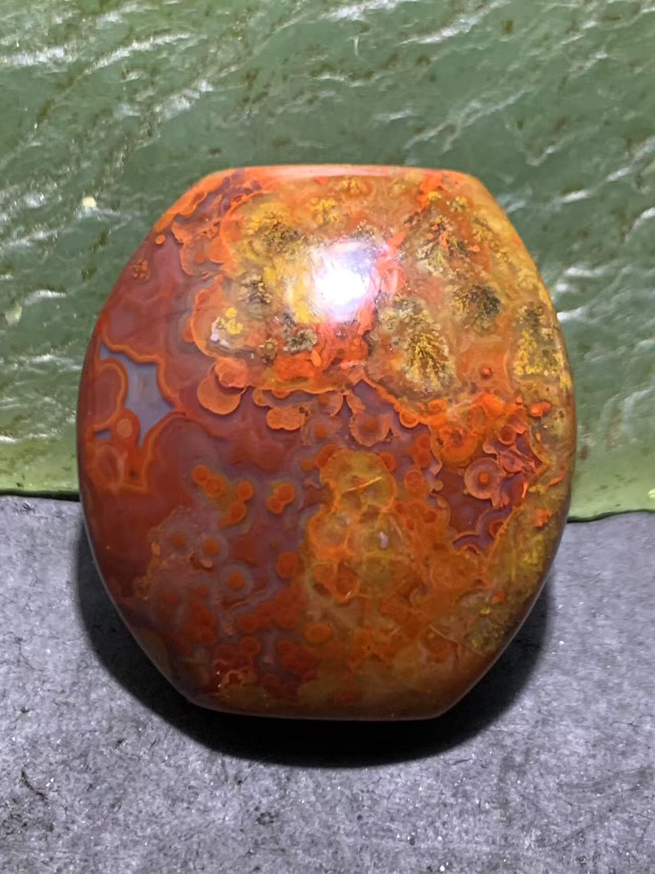 精美草花纹飘紫罗兰战国红玛瑙随形勒子一颗