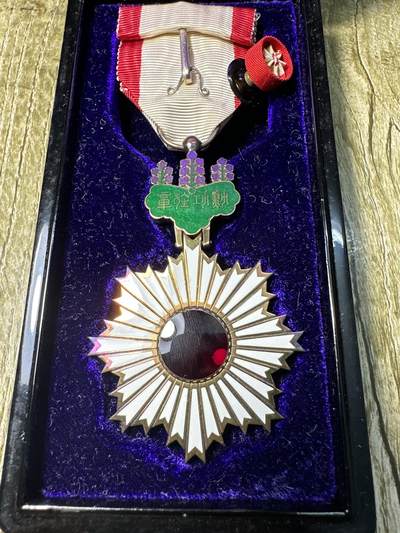 章，世界钱币 库存品相，四等旭日小绶章，原盒带略