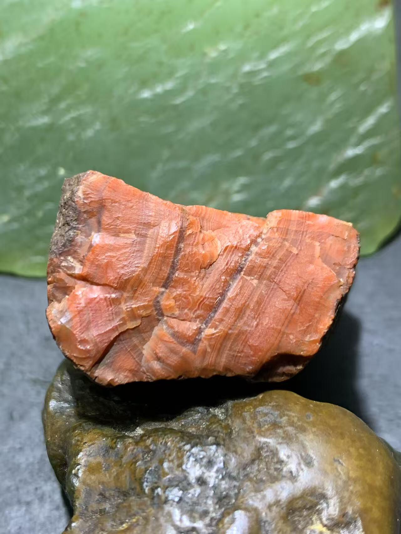 精美铁皮柿子红开窗料千层纹南红玛瑙原石一颗