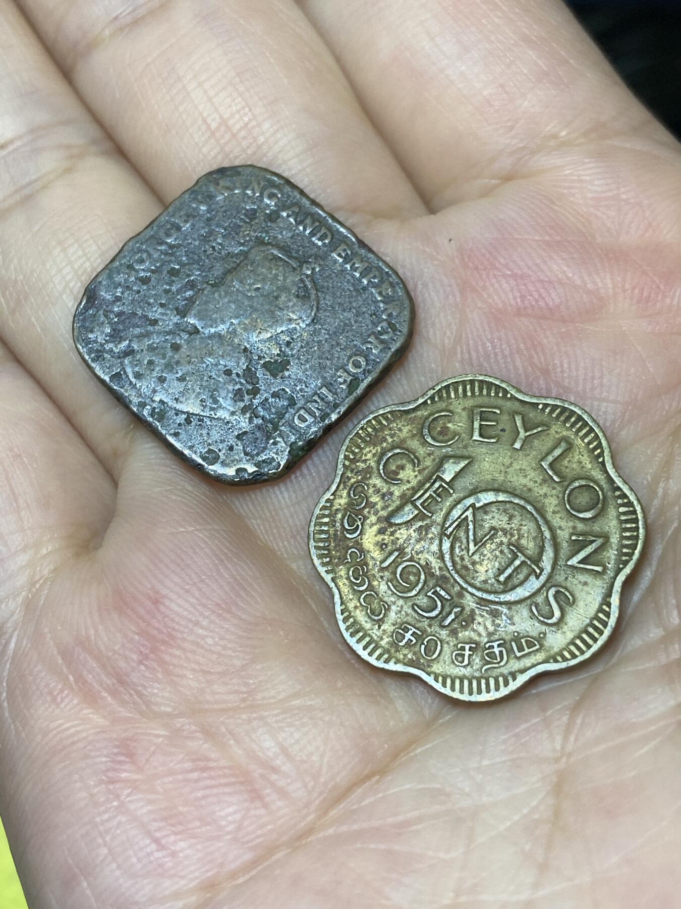 2025年第七十九场(总第一百零五场）外国好品散币(免佣金) 2枚：英属锡兰1951年10分，英属海峡1921年1分