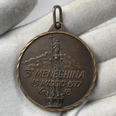 掌中浮雕-藏着的欧洲第033场 - 米兰大教堂圣母像铜章，50mm
