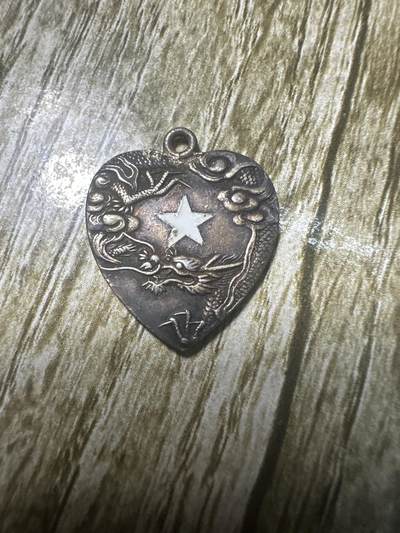 章，世界钱币 同仁章，中间是白色珐琅，少见，精美，银制