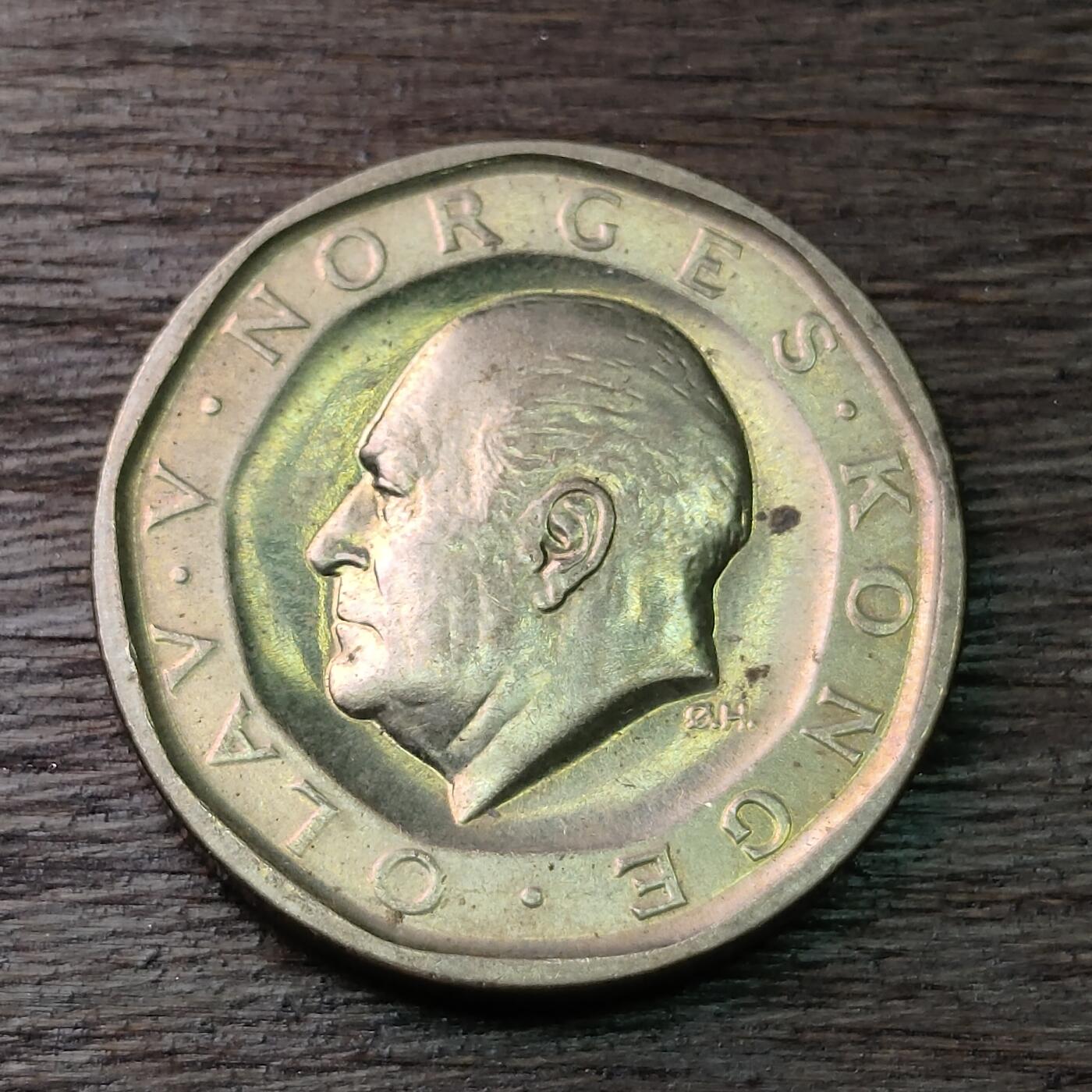 【铜匠收藏】★第126场★散币场，无佣金，30包邮。不满30元，支付5元运费。《接受代拍 代送NGC评级》 挪威 1983年 10克朗 奥拉夫五世国王 凹凸造型 铜镍锌币