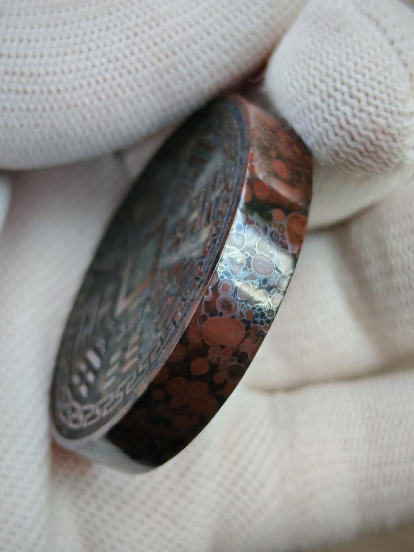精品画面石金属网彩球粒山鬼花钱挂牌(28054)尺寸41*7.5mm重量37g