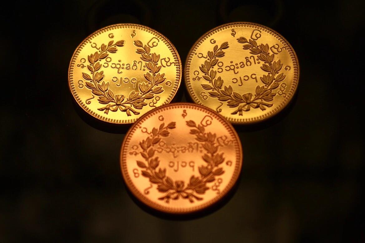 CSIS-GREAT评级精品钱币拍卖第三百一十一期 缅甸孔雀精制本色黄铜红铜黄铜镀金纪念铜币3枚套