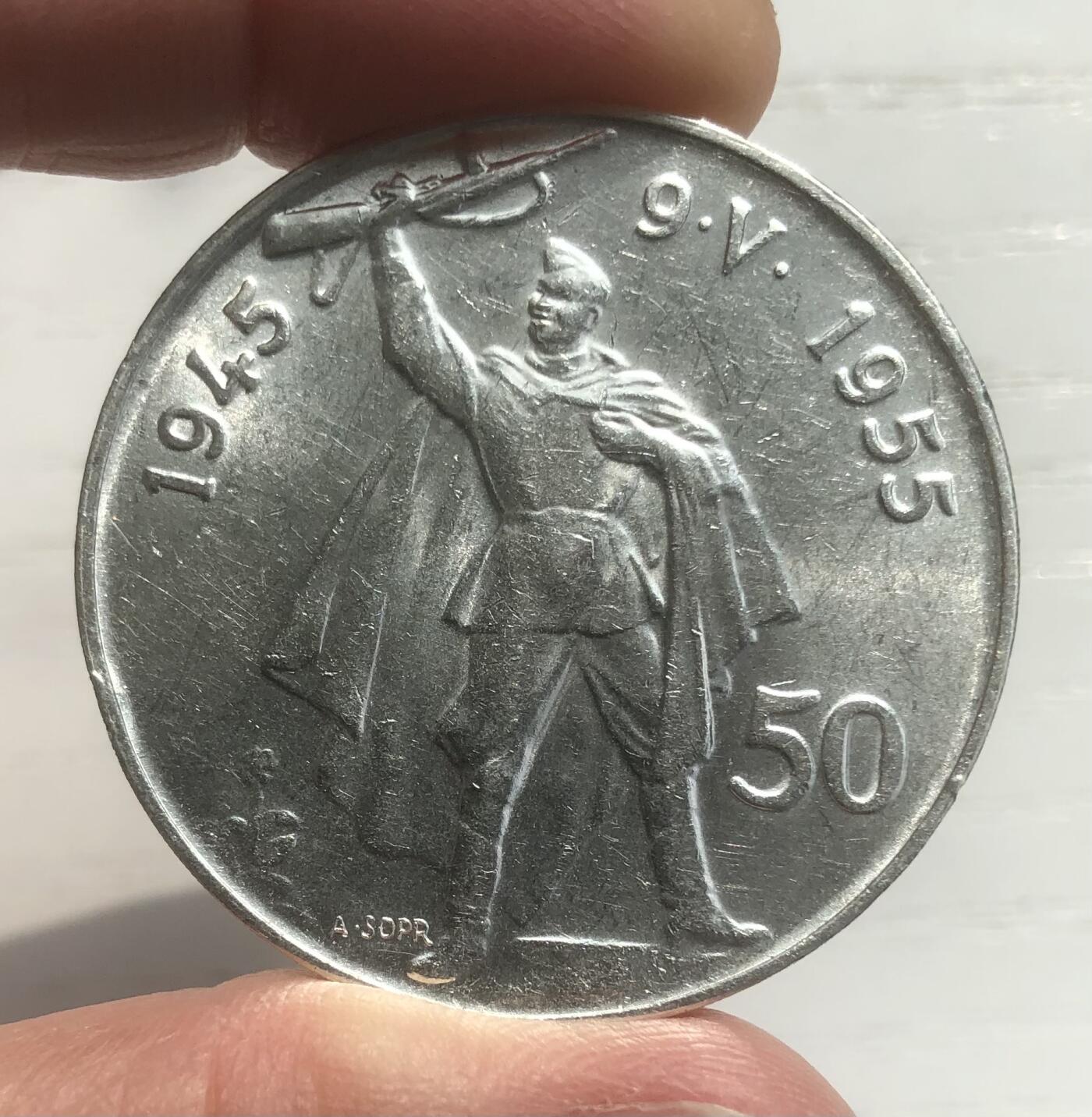 捷克二战胜利纪念50克朗大银币转光