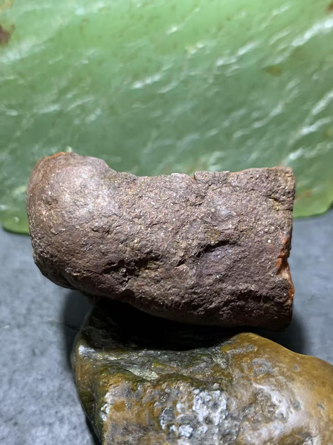 精美铁皮柿子红开窗料千层纹南红玛瑙原石一颗