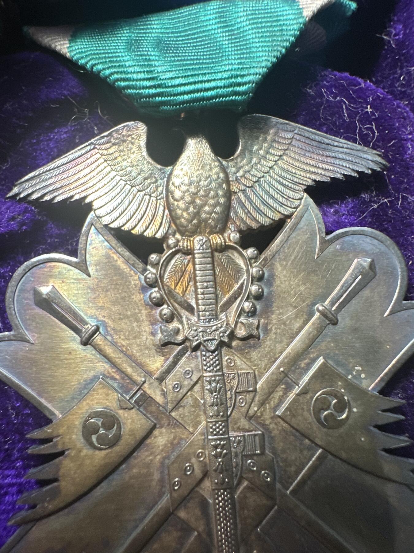章，世界钱币 五彩日本七等金鵄章，银制，原盒带略