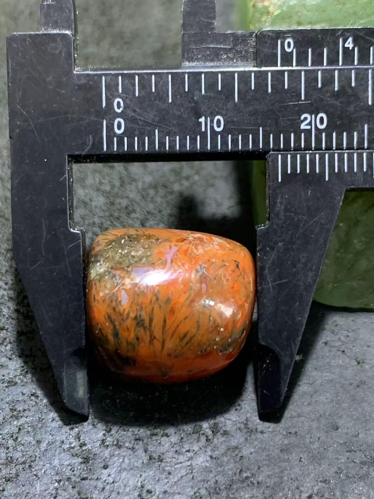 川料南红玛瑙原皮随形珠一颗，，