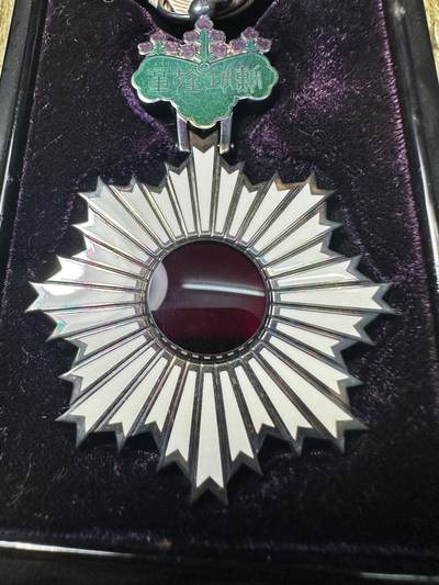 章，世界钱币 五等双光旭日章，原盒带略