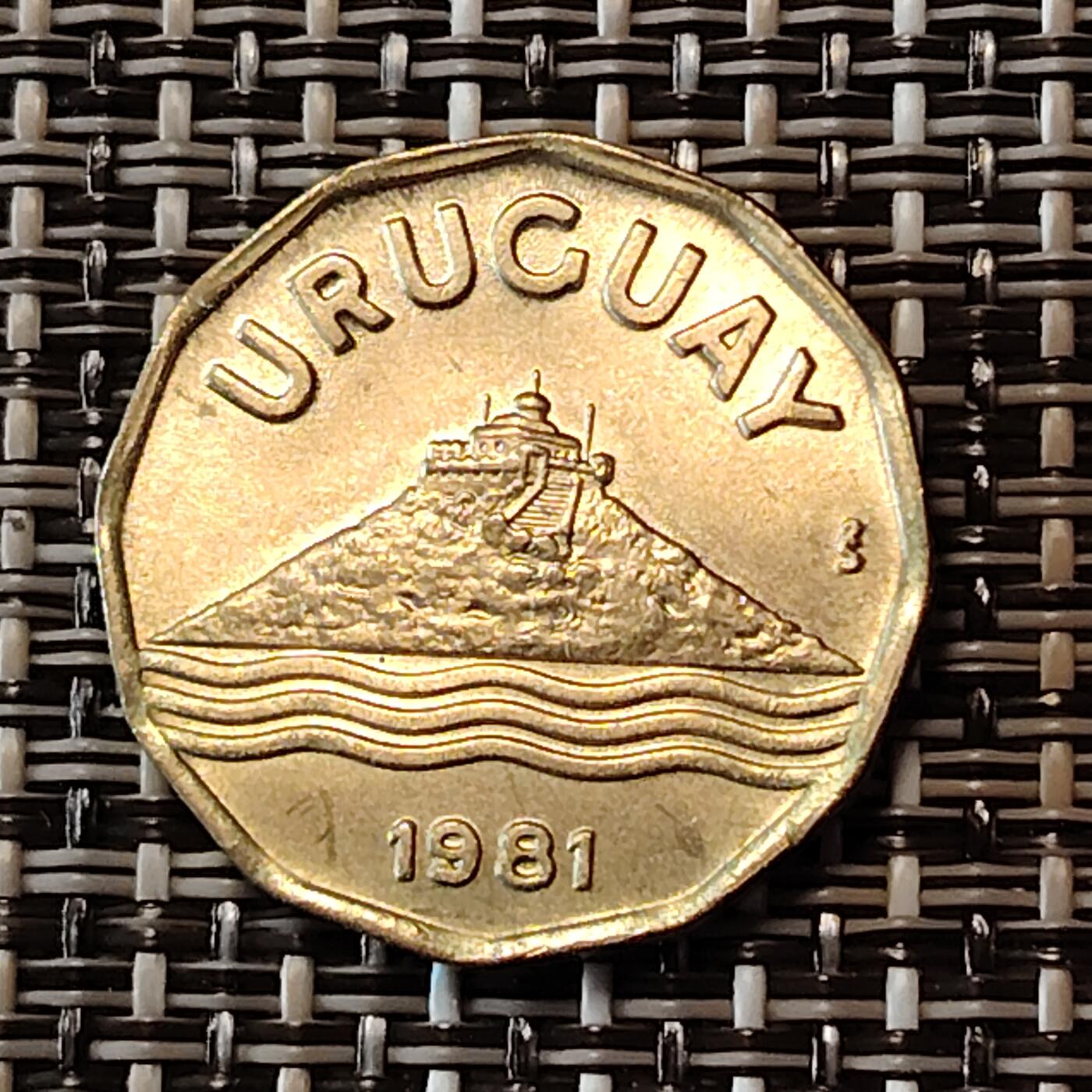 布加迪🐬～世界钱币(上海)🌾第 233 期 /  各国套币和散币 乌拉圭🇺🇾 1981年 20分铜币