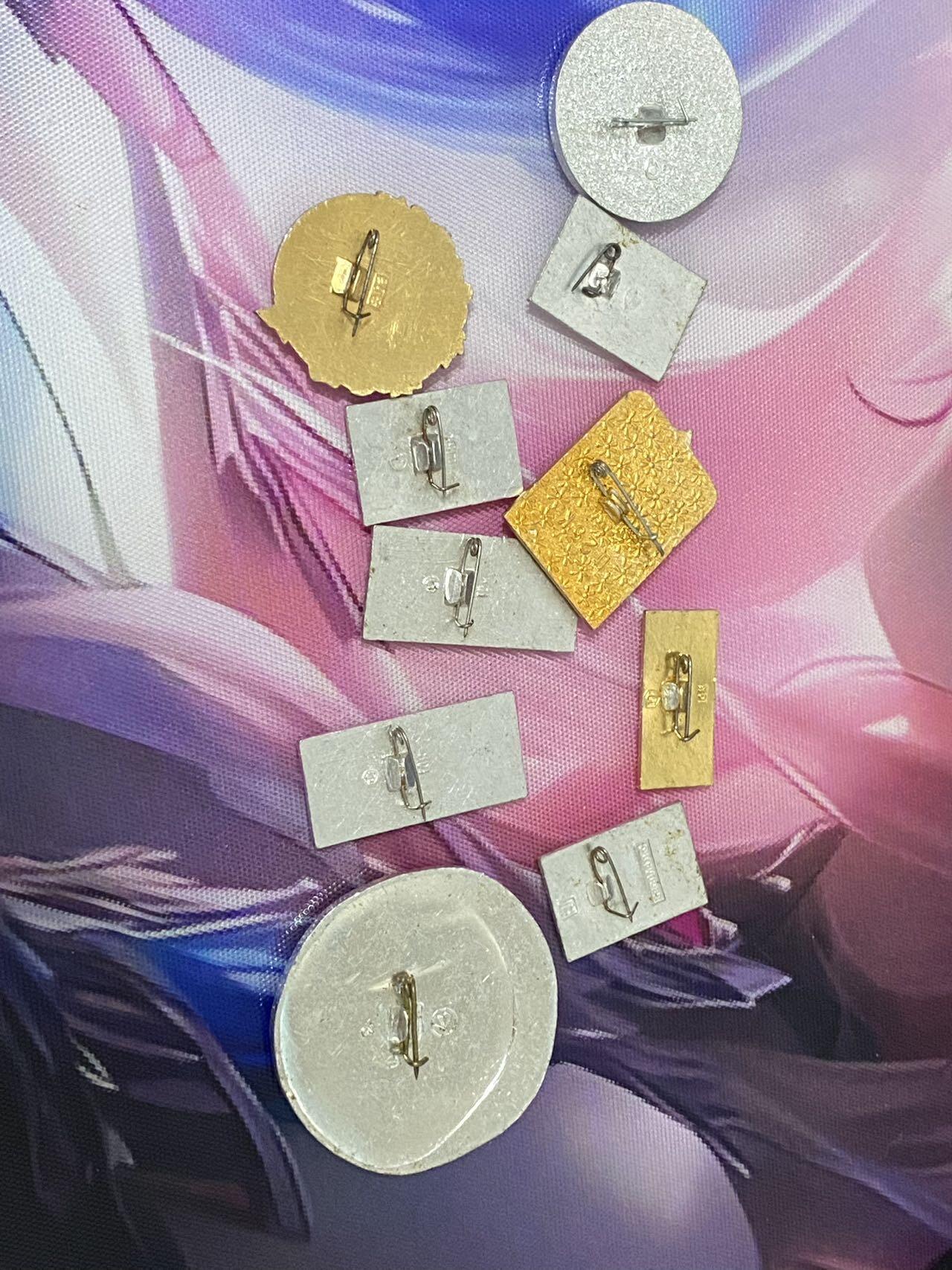 苏联勋章奖章3月28日晚上九点结束在麦稀奇 找不到的加我qq或者微信都是184277308备注苏章拍卖。最好加微信群每次都会通知还有提前可以一口价的 最近会持续拍卖一些东西。