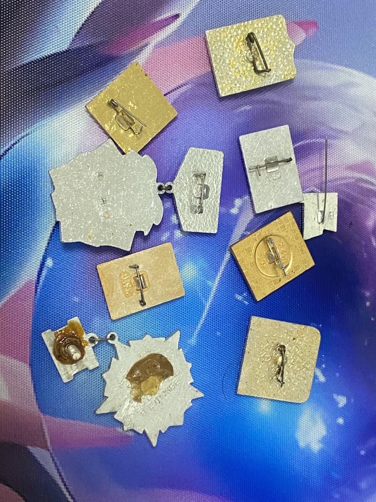 苏联勋章奖章3月28日晚上九点结束在麦稀奇 找不到的加我qq或者微信都是184277308备注苏章拍卖。最好加微信群每次都会通知还有提前可以一口价的 最近会持续拍卖一些东西。