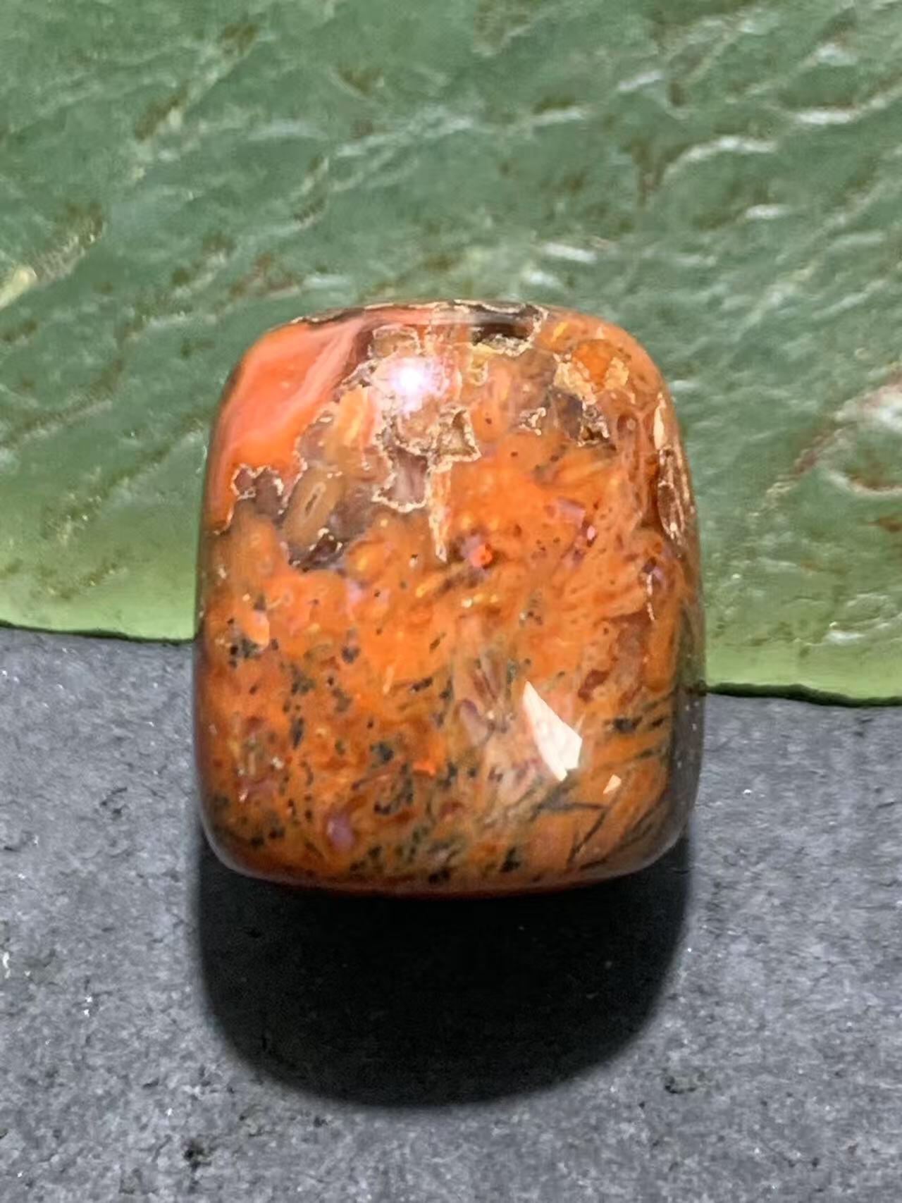 川料南红玛瑙原皮随形珠一颗，，