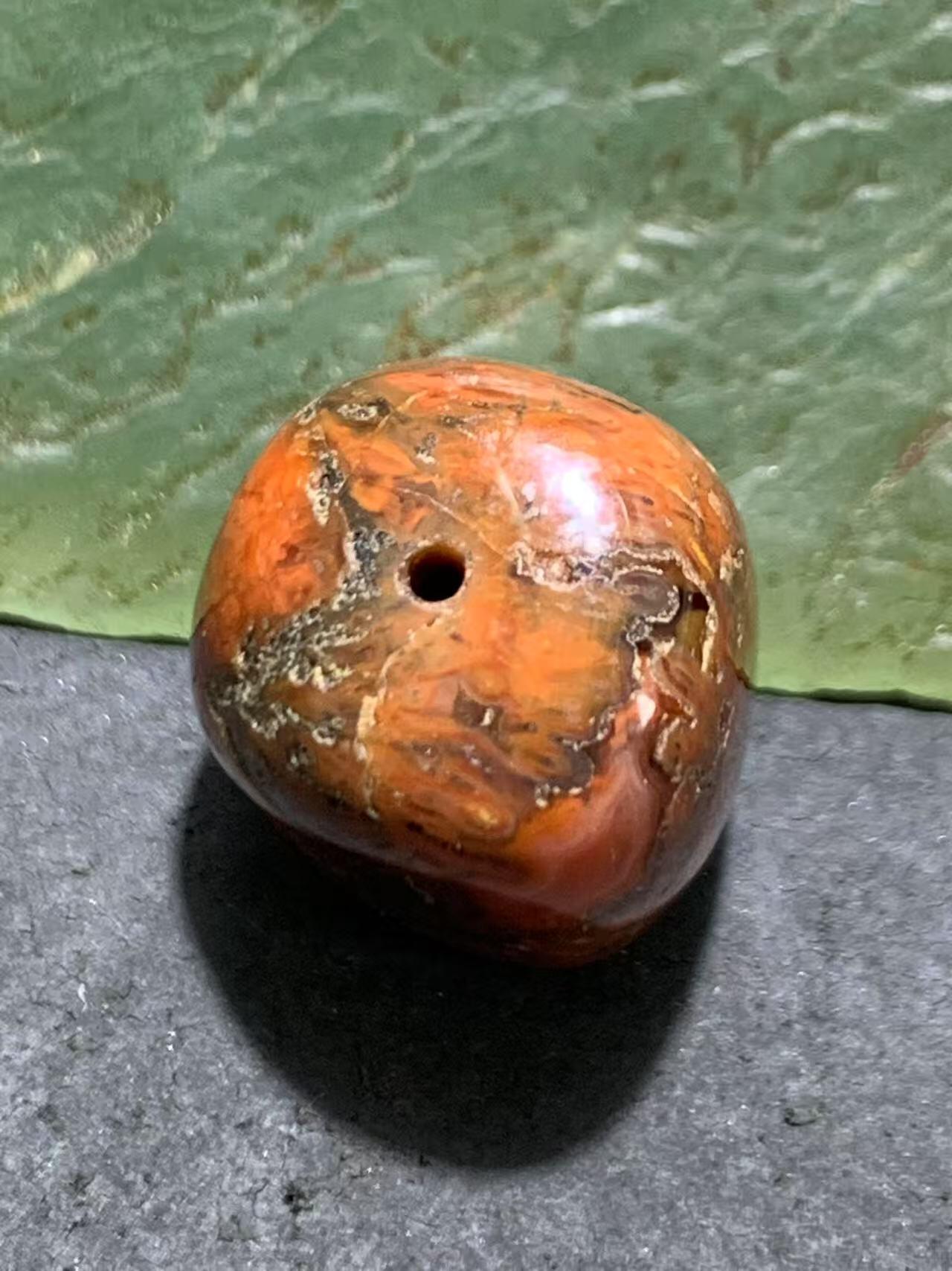 川料南红玛瑙原皮随形珠一颗，，