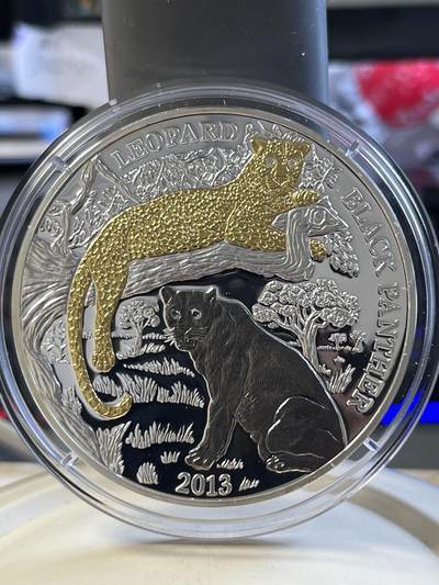 第173期拍卖【长期征集拍品】 - 卢旺达2013年豹子镀金镀钌3盎司镶嵌钻石纪念银币，999银/999金/999钌，发行1500枚
