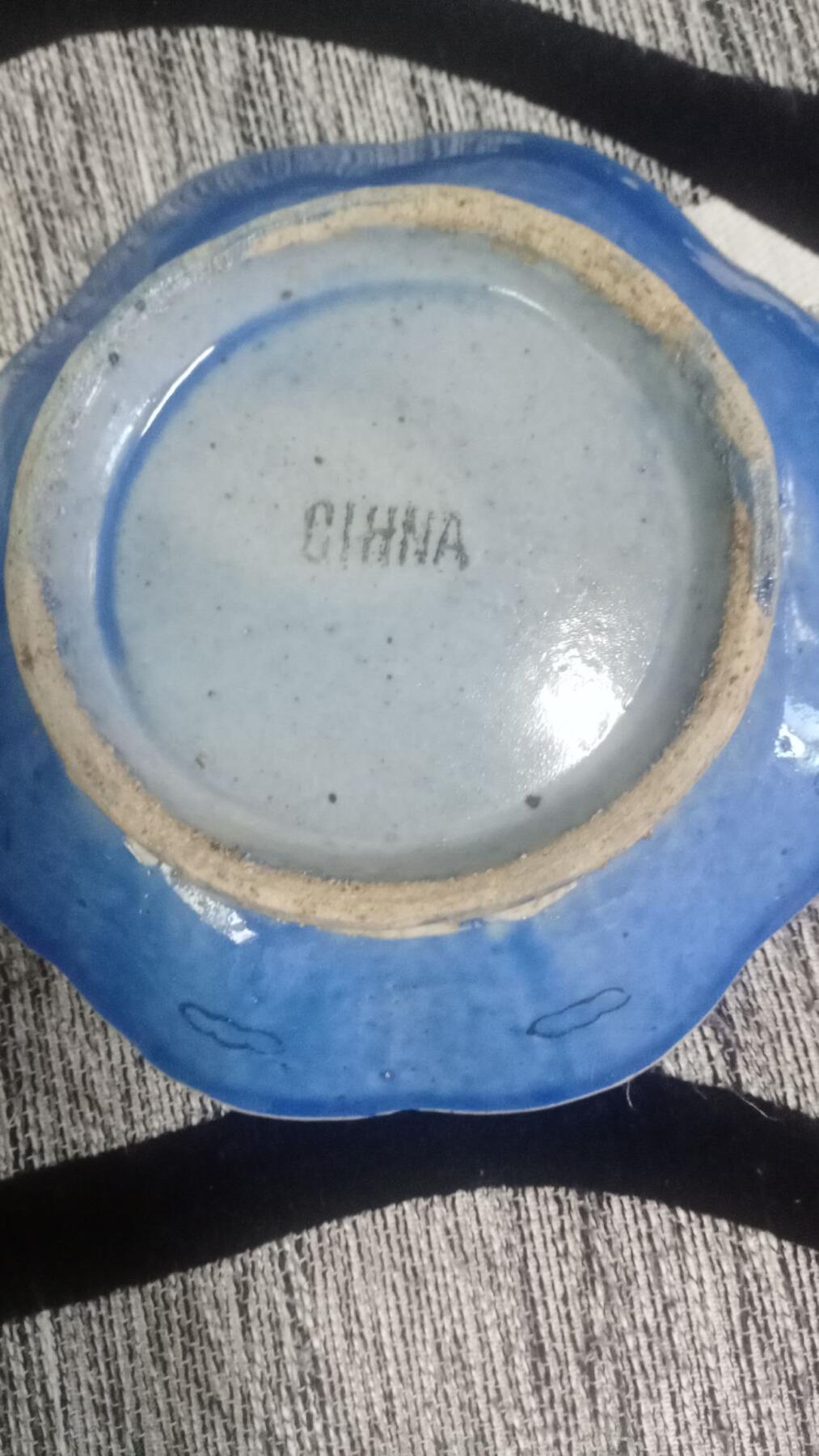 清晚期蓝地粉彩花卉纹高足盘 